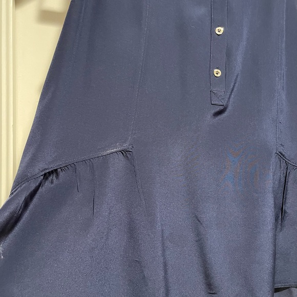 Lilly Pulitzer. Beautiful, like new Navy blue silk tank. - Picture 2 of 5